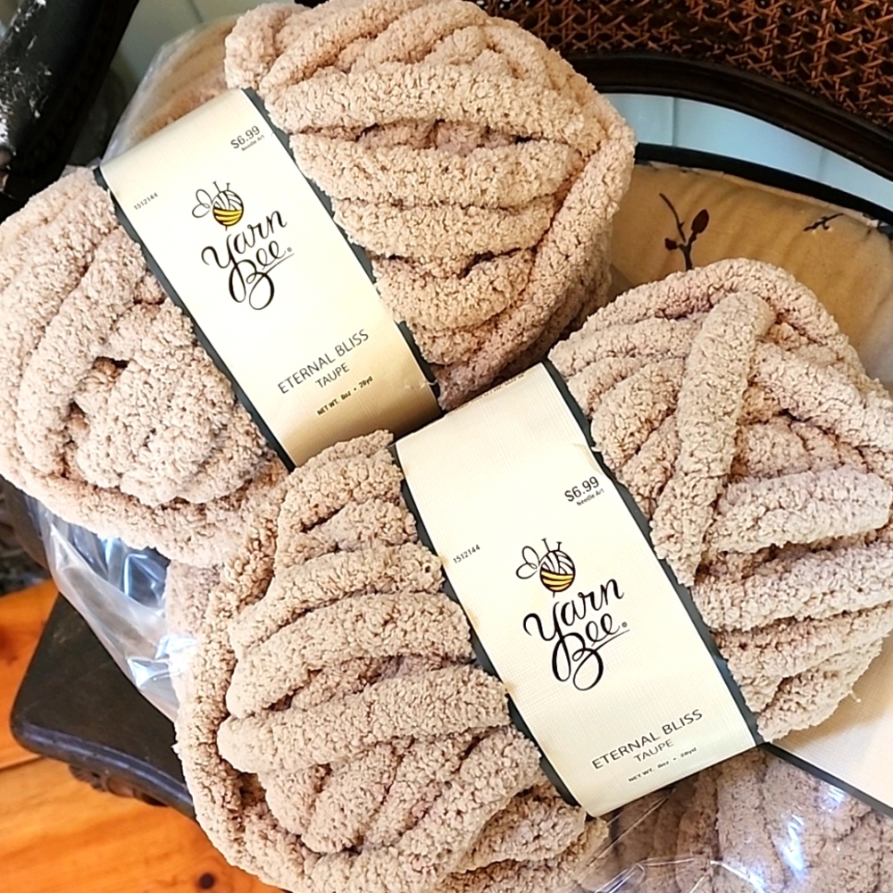 NWT Yarn Bee 1 Skein of External Bliss Taupe Crochet Craft Yarn 28yds